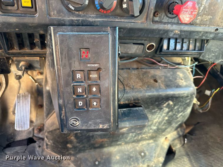 image for item DW2932 2000 International 4900  Crew Cab flatbed truck