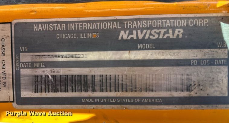 image for item DW2932 2000 International 4900  Crew Cab flatbed truck