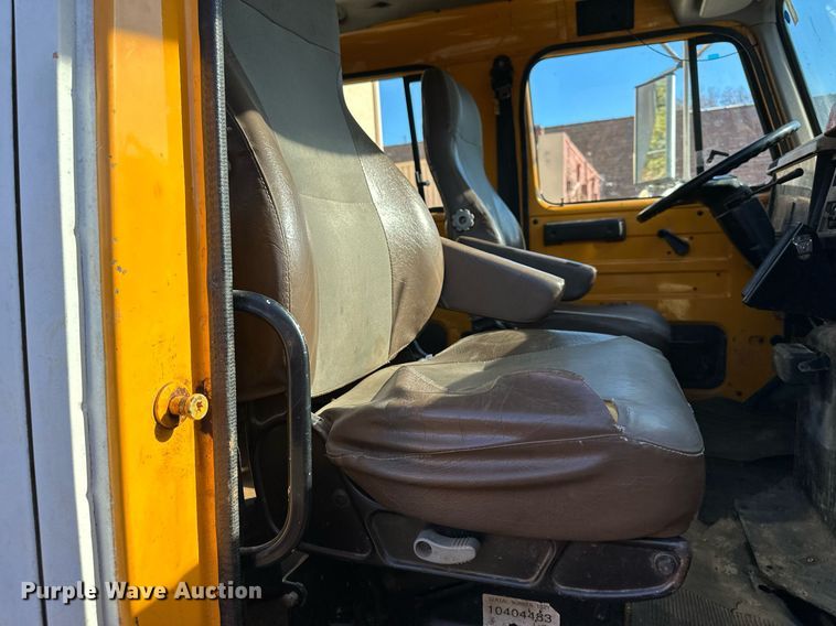 image for item DW2932 2000 International 4900  Crew Cab flatbed truck