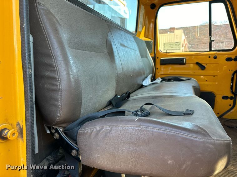 image for item DW2932 2000 International 4900  Crew Cab flatbed truck