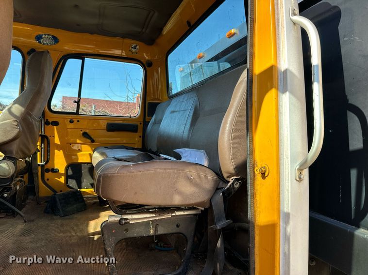 image for item DW2932 2000 International 4900  Crew Cab flatbed truck