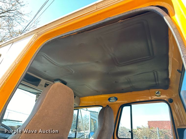 image for item DW2932 2000 International 4900  Crew Cab flatbed truck