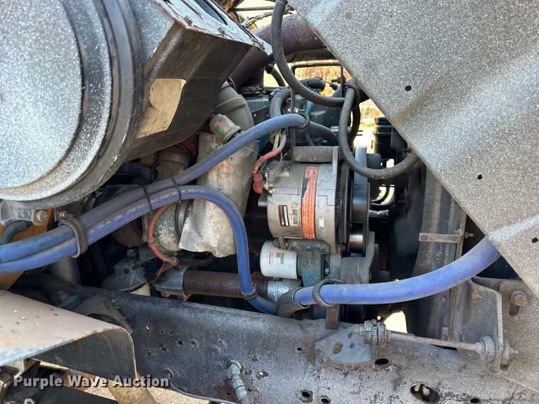 image for item DW2932 2000 International 4900  Crew Cab flatbed truck