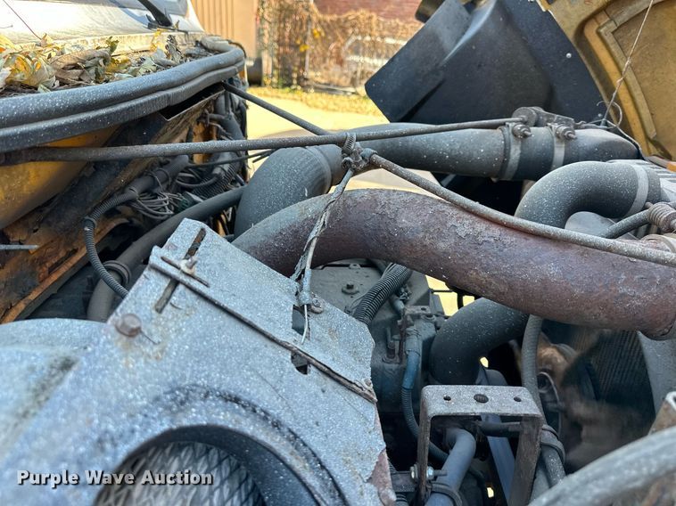 image for item DW2932 2000 International 4900  Crew Cab flatbed truck