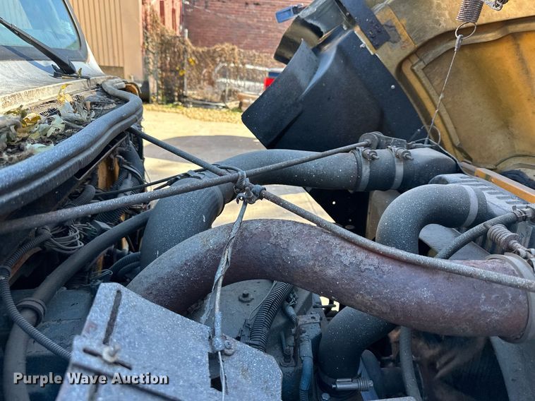 image for item DW2932 2000 International 4900  Crew Cab flatbed truck