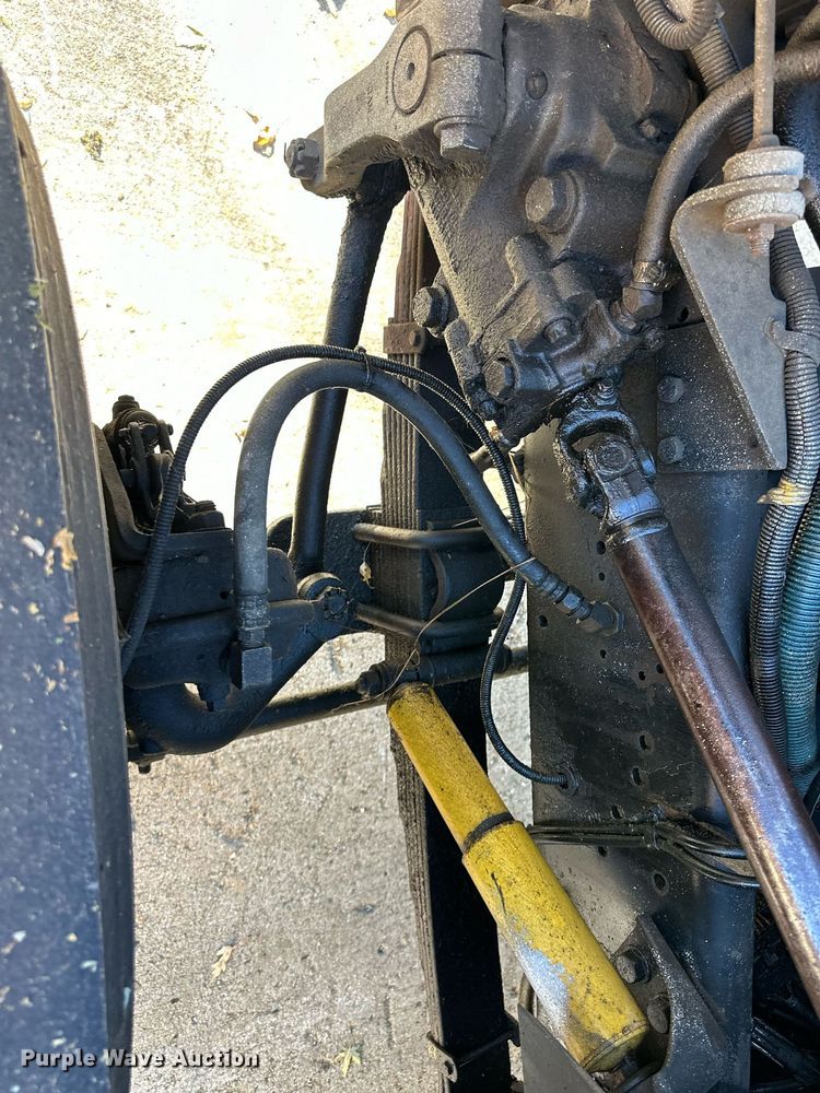 image for item DW2932 2000 International 4900  Crew Cab flatbed truck