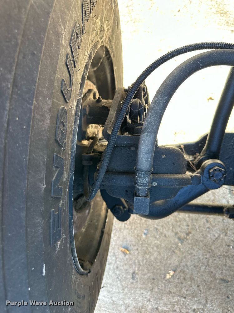 image for item DW2932 2000 International 4900  Crew Cab flatbed truck