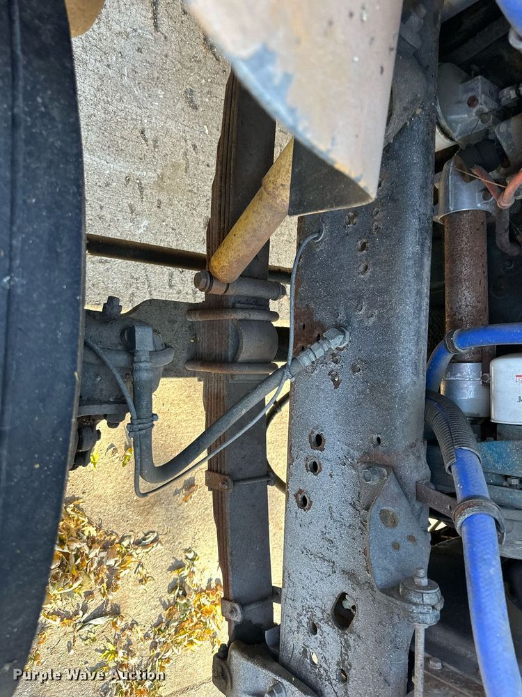 image for item DW2932 2000 International 4900  Crew Cab flatbed truck