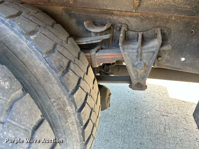 image for item DW2932 2000 International 4900  Crew Cab flatbed truck