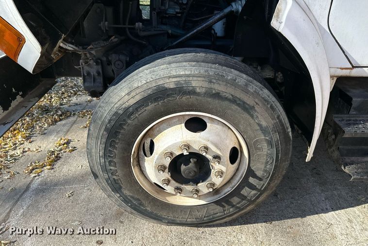 image for item DW2932 2000 International 4900  Crew Cab flatbed truck