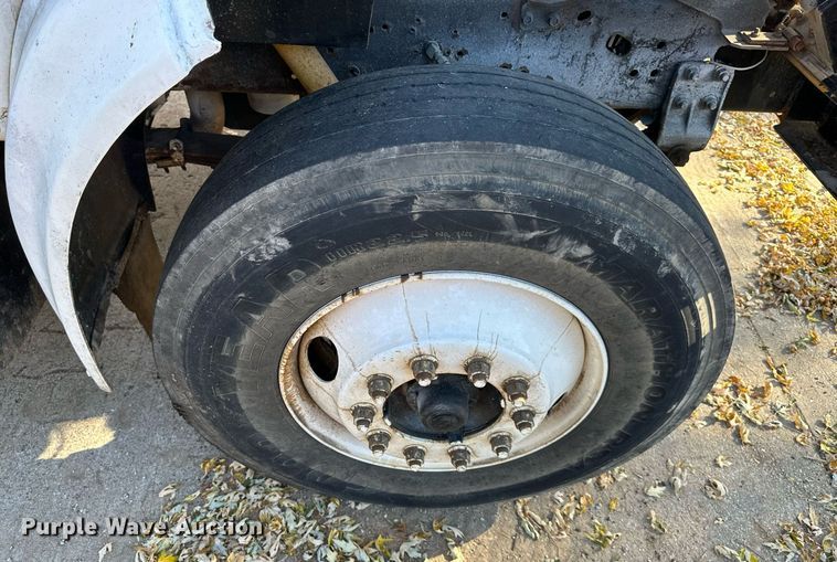 image for item DW2932 2000 International 4900  Crew Cab flatbed truck