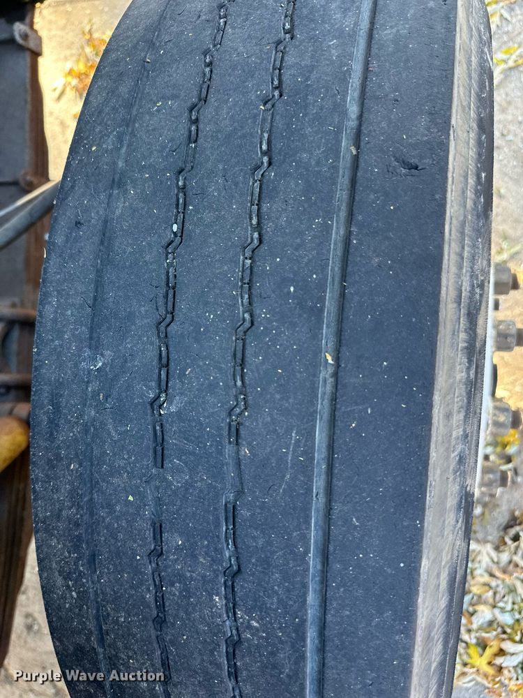 image for item DW2932 2000 International 4900  Crew Cab flatbed truck