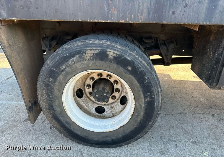 image for item DW2932 2000 International 4900  Crew Cab flatbed truck