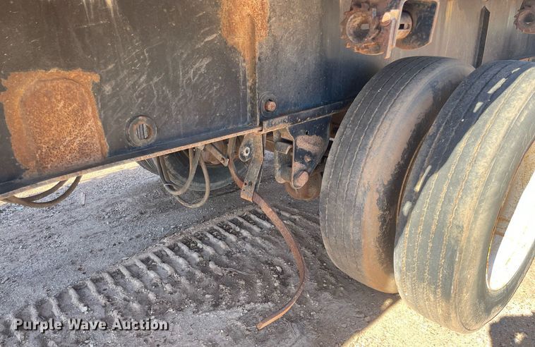 image for item GG9795 1996 Fruehauf PAA-NT1-NT1S-48W  flatbed trailer