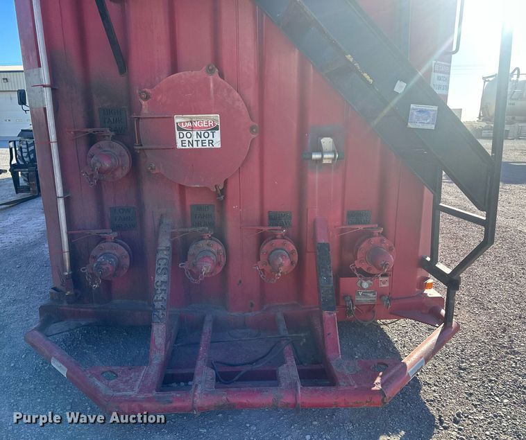 image for item IU9051 2004 VE Enterprises  frac tank trailer