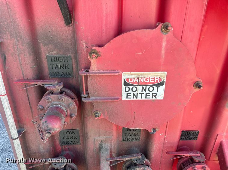 image for item IU9051 2004 VE Enterprises  frac tank trailer