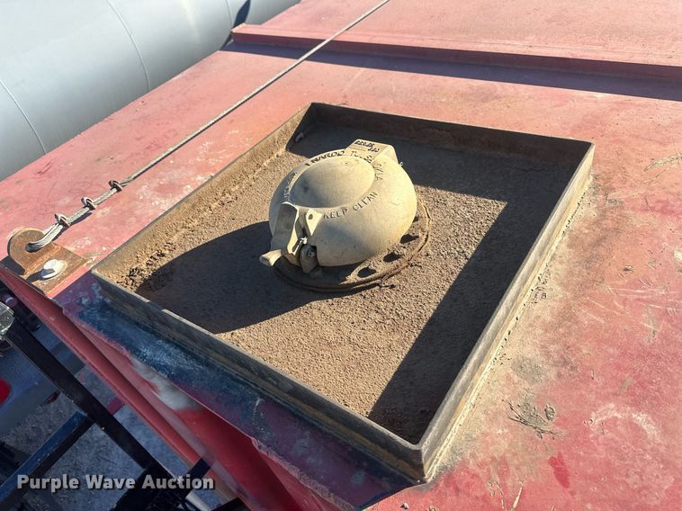 image for item IU9051 2004 VE Enterprises  frac tank trailer