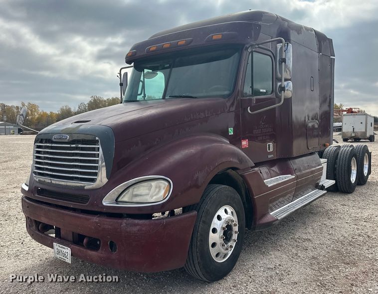 image for item IU9113 2006 Freightliner Columbia  semi truck
