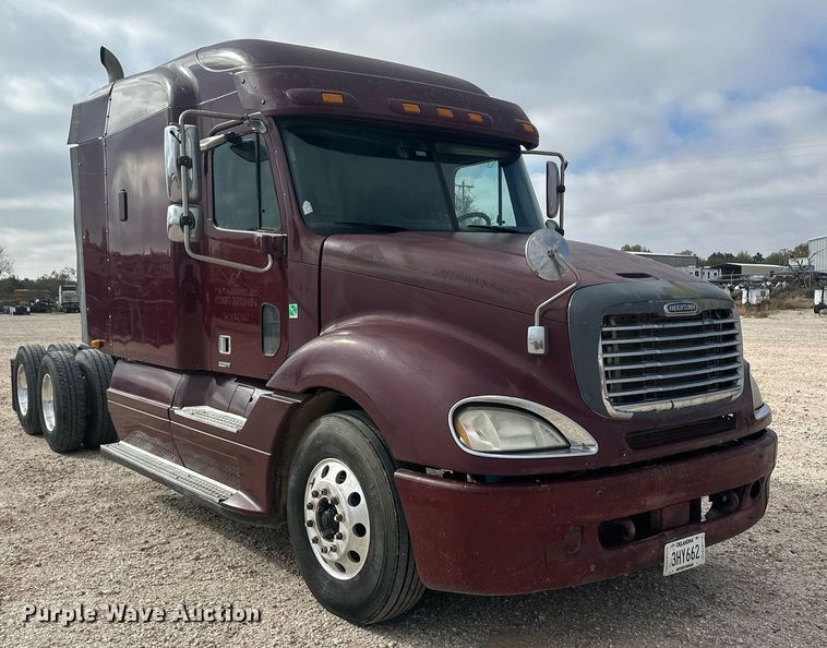 image for item IU9113 2006 Freightliner Columbia  semi truck