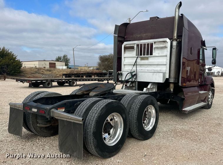 image for item IU9113 2006 Freightliner Columbia  semi truck