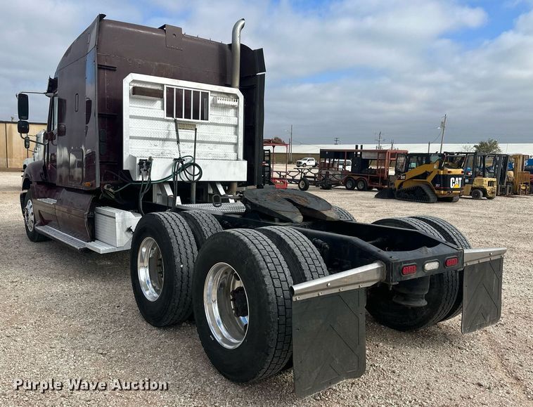 image for item IU9113 2006 Freightliner Columbia  semi truck