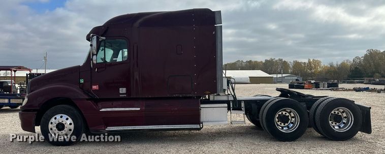 image for item IU9113 2006 Freightliner Columbia  semi truck