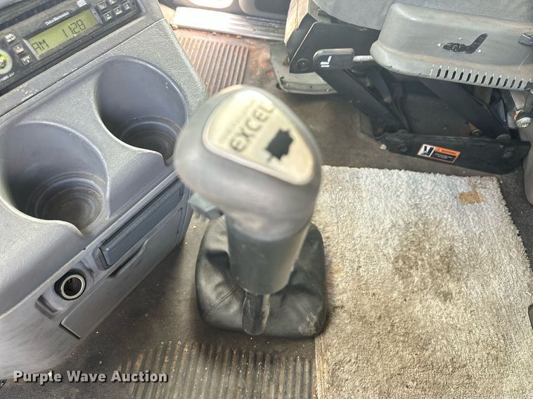 image for item IU9113 2006 Freightliner Columbia  semi truck