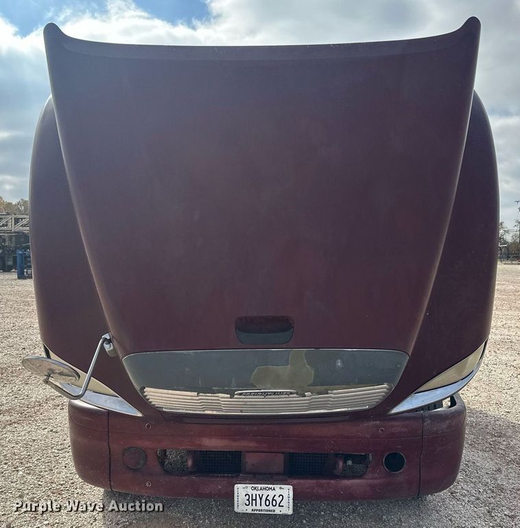 image for item IU9113 2006 Freightliner Columbia  semi truck
