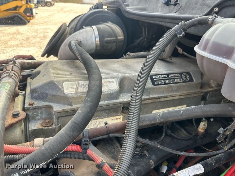 image for item IU9113 2006 Freightliner Columbia  semi truck