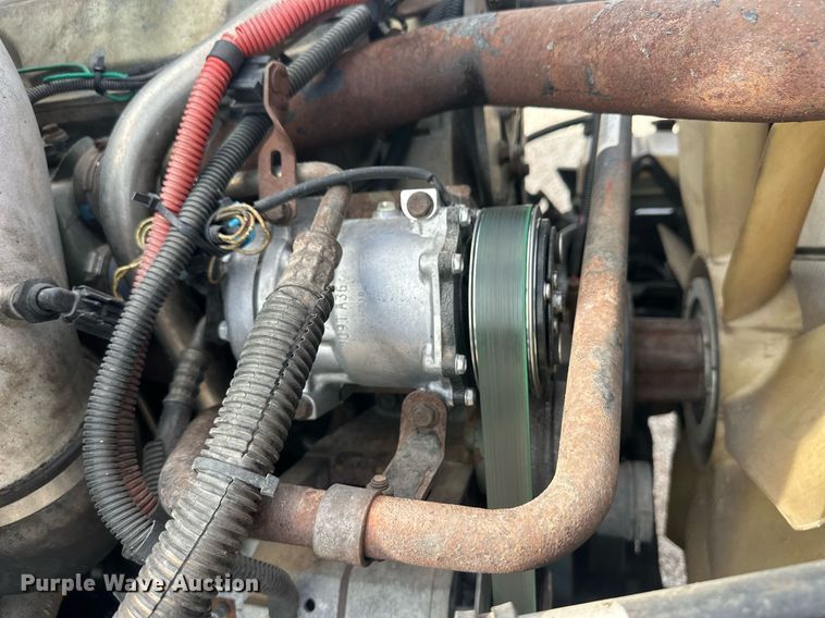 image for item IU9113 2006 Freightliner Columbia  semi truck