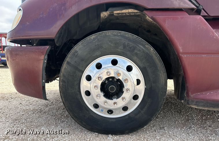 image for item IU9113 2006 Freightliner Columbia  semi truck