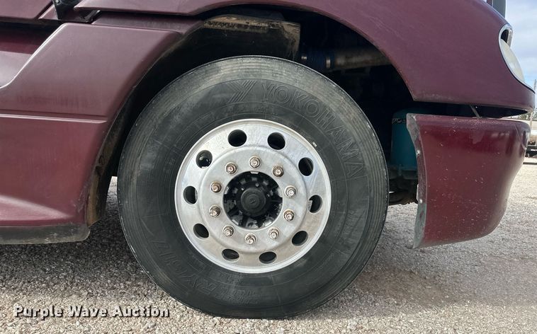 image for item IU9113 2006 Freightliner Columbia  semi truck