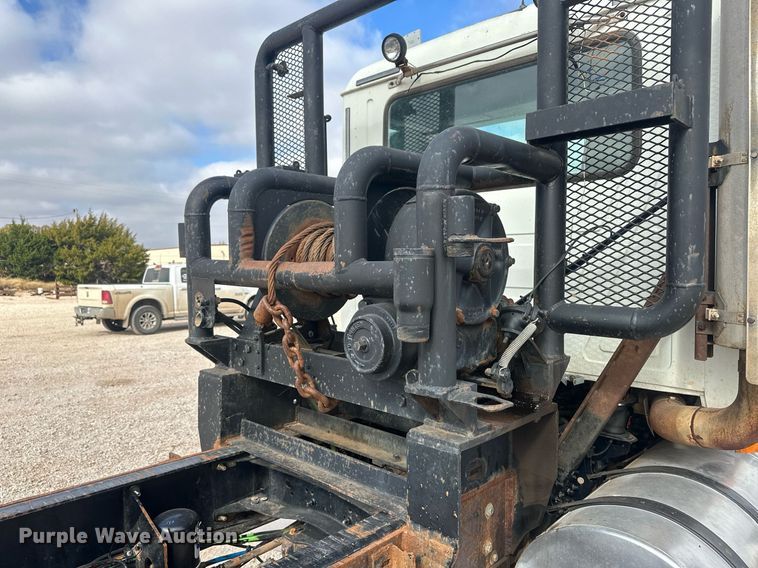 image for item IU9125 2007 Mack CHN613  winch truck