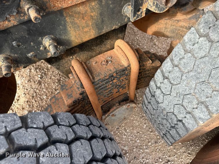 image for item IU9125 2007 Mack CHN613  winch truck