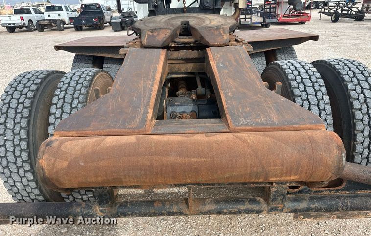 image for item IU9125 2007 Mack CHN613  winch truck