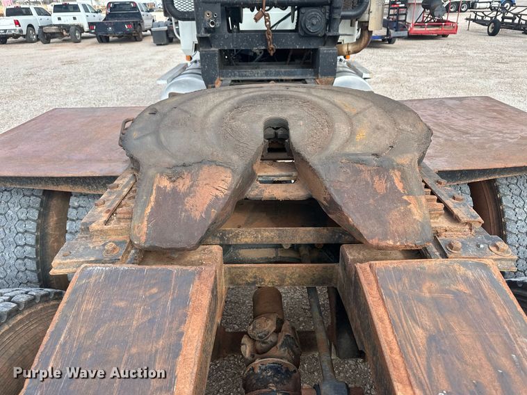 image for item IU9125 2007 Mack CHN613  winch truck