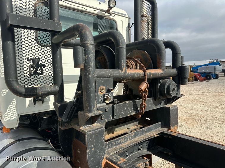 image for item IU9125 2007 Mack CHN613  winch truck