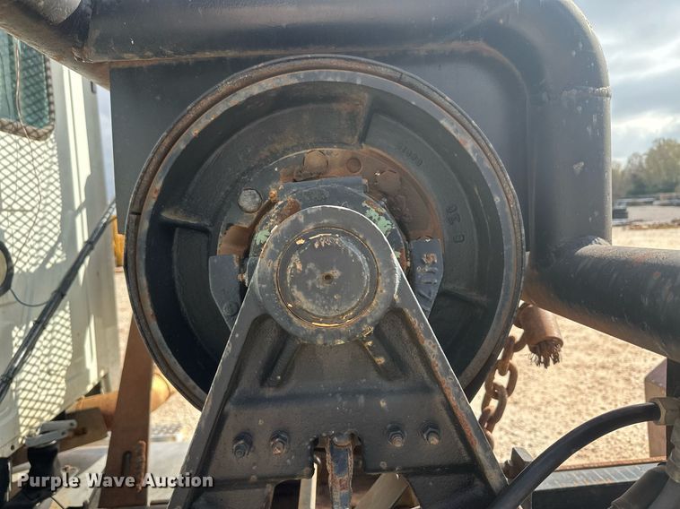 image for item IU9125 2007 Mack CHN613  winch truck