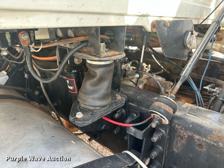 image for item IU9125 2007 Mack CHN613  winch truck