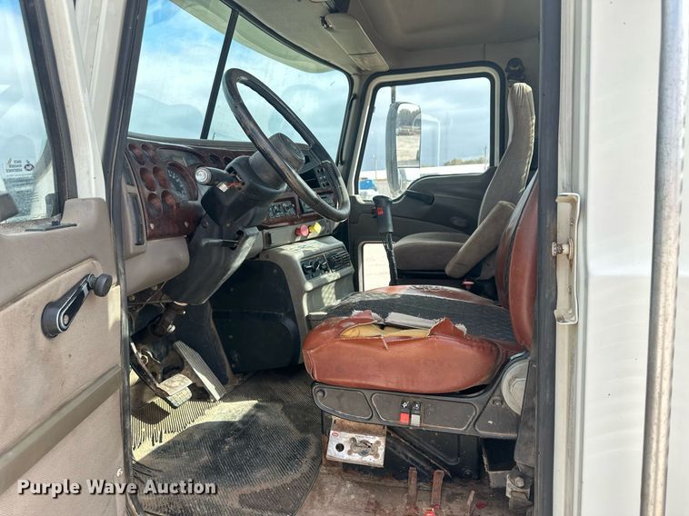 image for item IU9125 2007 Mack CHN613  winch truck