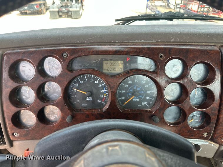 image for item IU9125 2007 Mack CHN613  winch truck