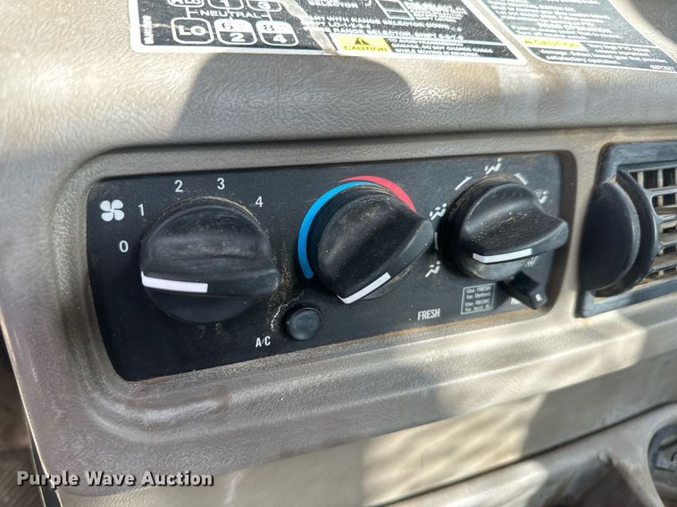 image for item IU9125 2007 Mack CHN613  winch truck