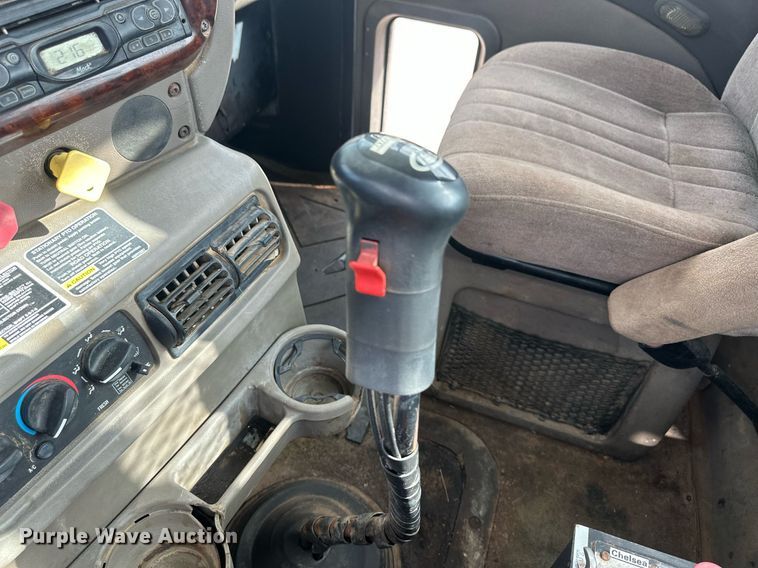 image for item IU9125 2007 Mack CHN613  winch truck