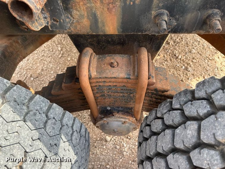 image for item IU9125 2007 Mack CHN613  winch truck