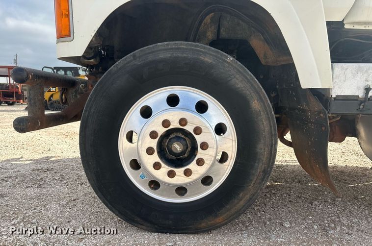 image for item IU9125 2007 Mack CHN613  winch truck