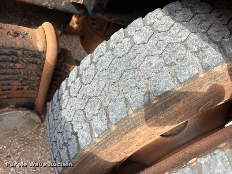 image for item IU9125 2007 Mack CHN613  winch truck