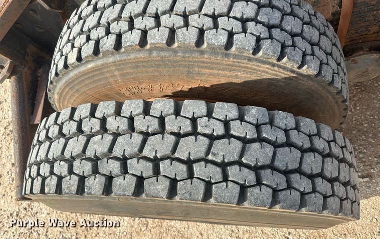 image for item IU9125 2007 Mack CHN613  winch truck