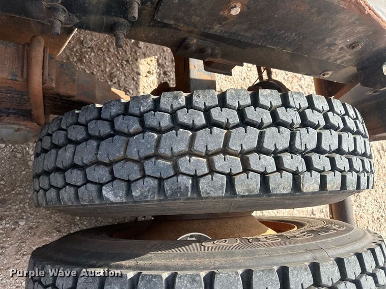 image for item IU9125 2007 Mack CHN613  winch truck