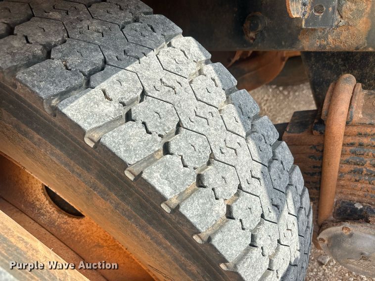 image for item IU9125 2007 Mack CHN613  winch truck