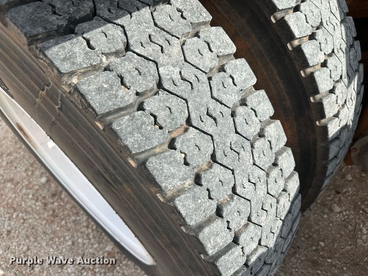 image for item IU9125 2007 Mack CHN613  winch truck